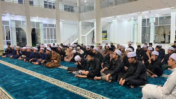 Kajian Akbar dan Wisuda Tahfiz Santri